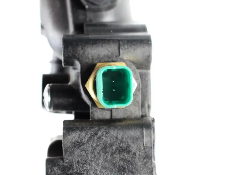OBUDOWA TERMOSTATU 1.4 8V 6