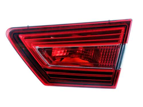 LAMPA PRAWA TYLNA W KLAPE HB