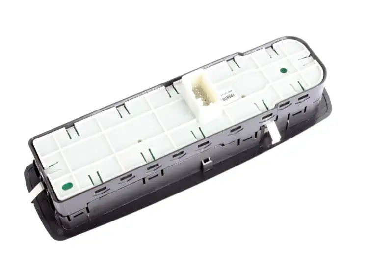 PRZEŁĄCZNIK PANEL SZYB - WERSJA ZE SKŁADANYMI ELEKTRYCZNIE LUSTERKAMI 4