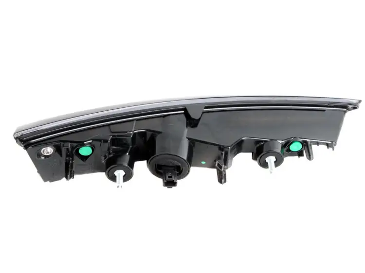 LAMPA PRAWA TYLNA W KLAPĘ  2