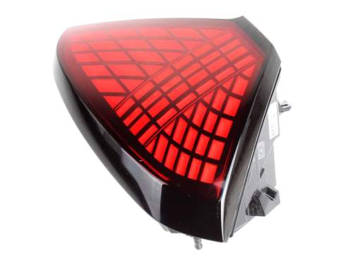 LAMPA TYLNA PRAWA 1