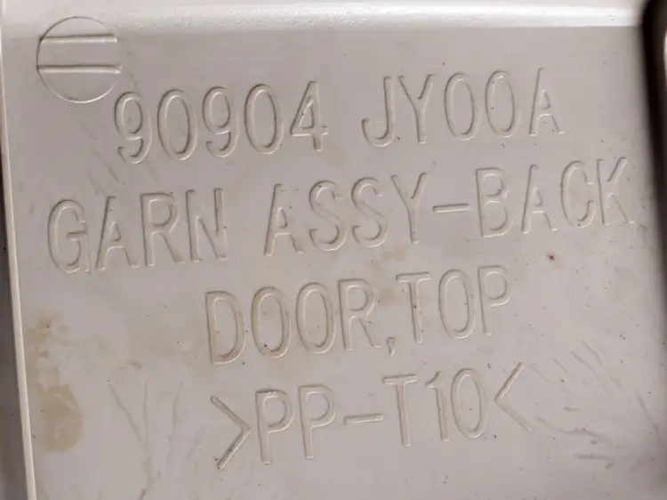 LISTWA OSŁONA KLAPY BAGAŻNIKA 4