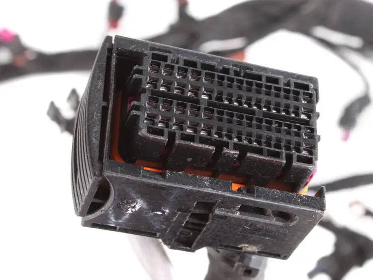 WIĄZKA INSTALACJA ELEKTRYCZNA SILNIKA 4