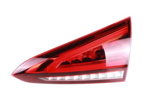 LAMPA PRAWA TYLNA W KLAPE