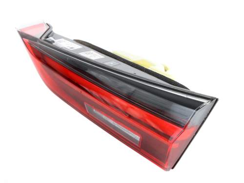 LAMPA LED PRAWA TYLNA W KLAPĘ 1