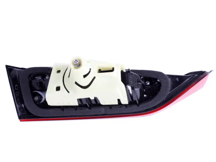 LAMPA LED PRAWA TYLNA W KLAPĘ 3