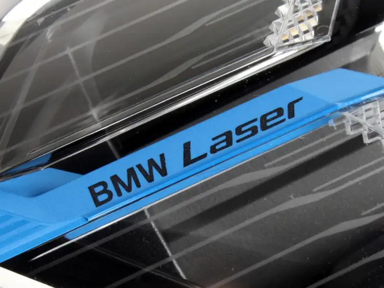REFLEKTOR PRAWY LASER 3