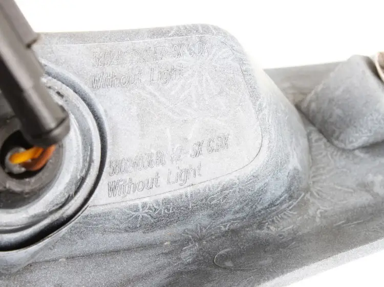 OSŁONA PLASTIK NAROŻNY OBRYSÓWKI DACH LEWY 5