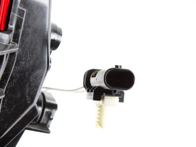 LAMPA PRZECIWMGIELNA LEWA TYLNA 4