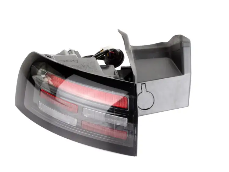 LAMPA LEWA TYLNA W BŁOTNIK 1