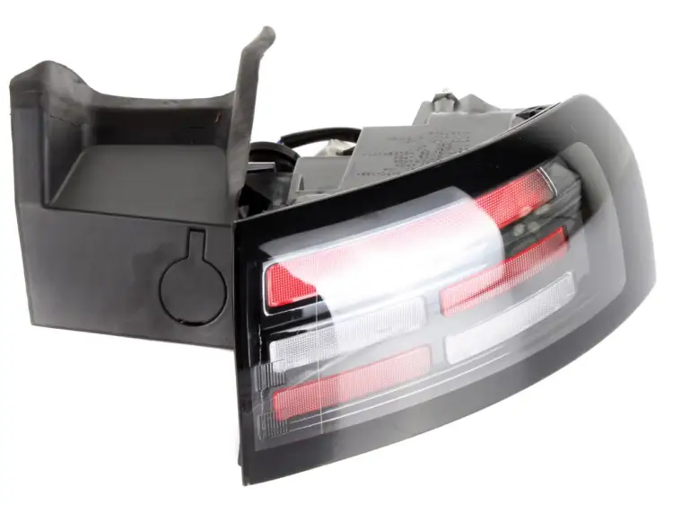 LAMPA PRAWA TYLNA W BŁOTNIK 1