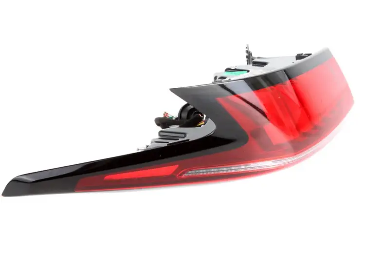 LAMPA PRAWA TYLNA W BŁOTNIK 1