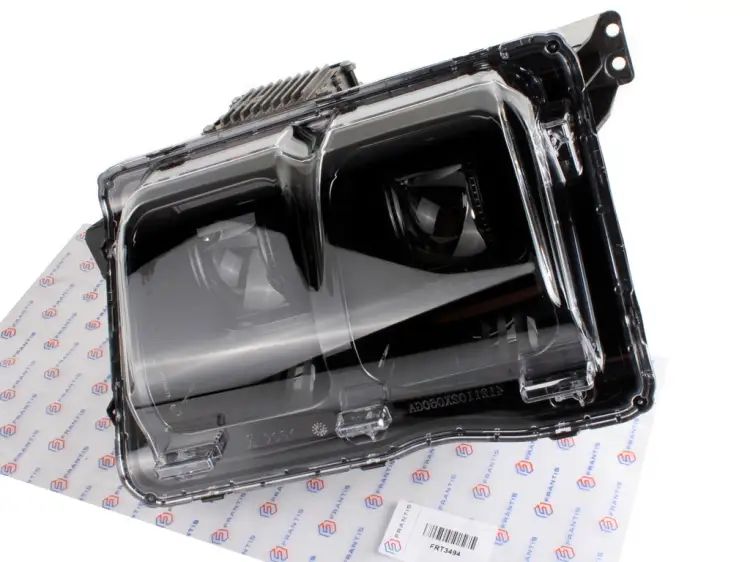 REFLEKTOR LED LAMPA PRAWY PRZEDNI PRZÓD