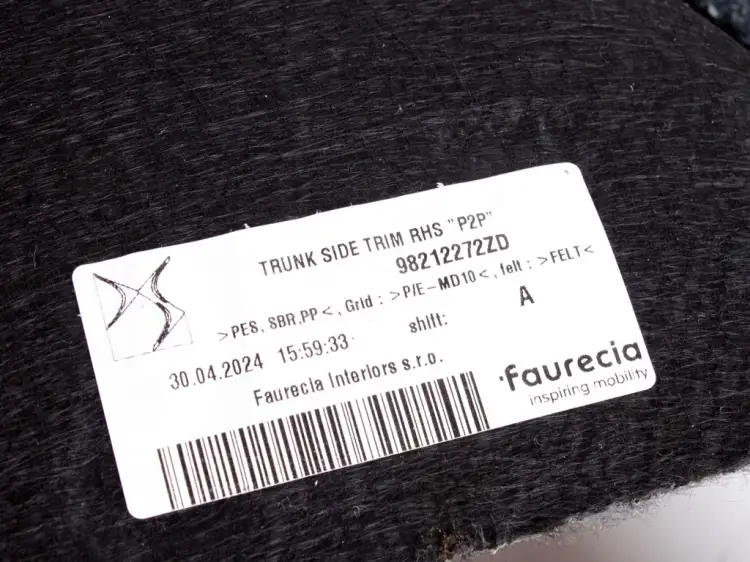 BOCZEK TAPICERKA BAGAŻNIKA PRAWY 4