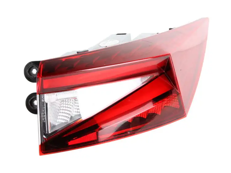 LAMPA LED PRAWA TYLNA W BŁOTNIK
