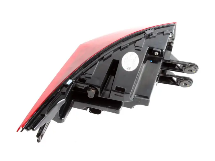 LAMPA LED PRAWA TYLNA W BŁOTNIK 2