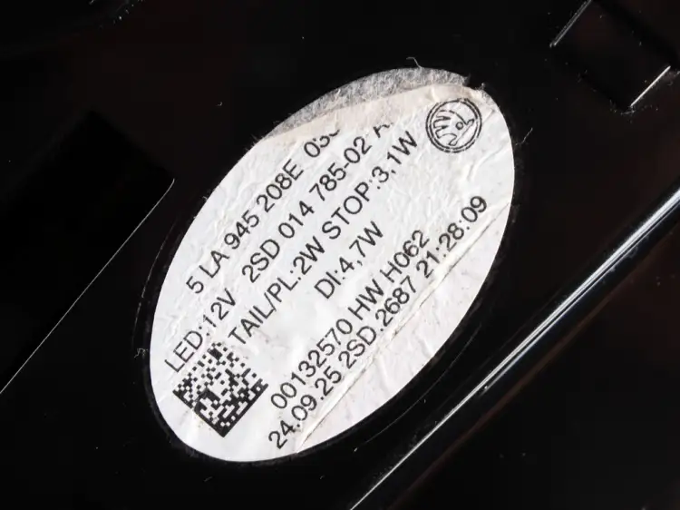 LAMPA LED PRAWA TYLNA W BŁOTNIK 6