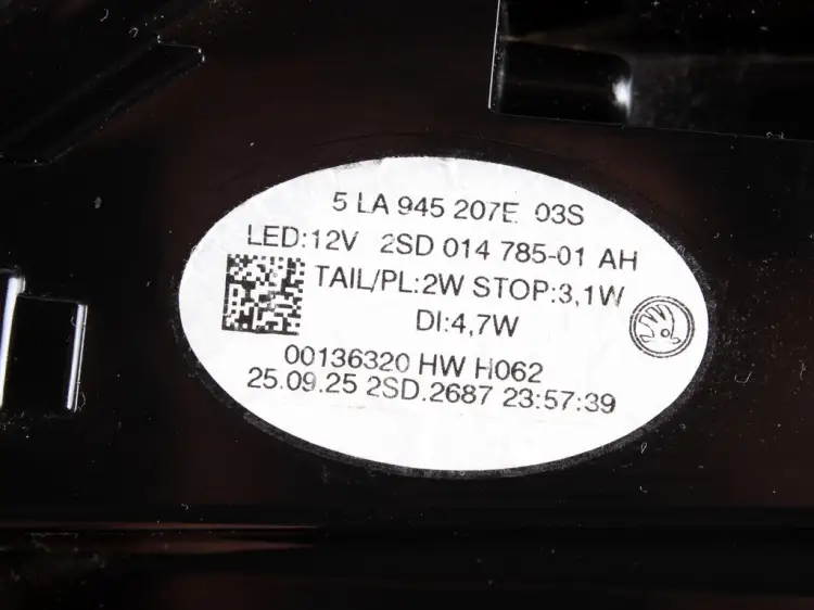 LAMPA LED LEWA TYLNA W BŁOTNIK 6