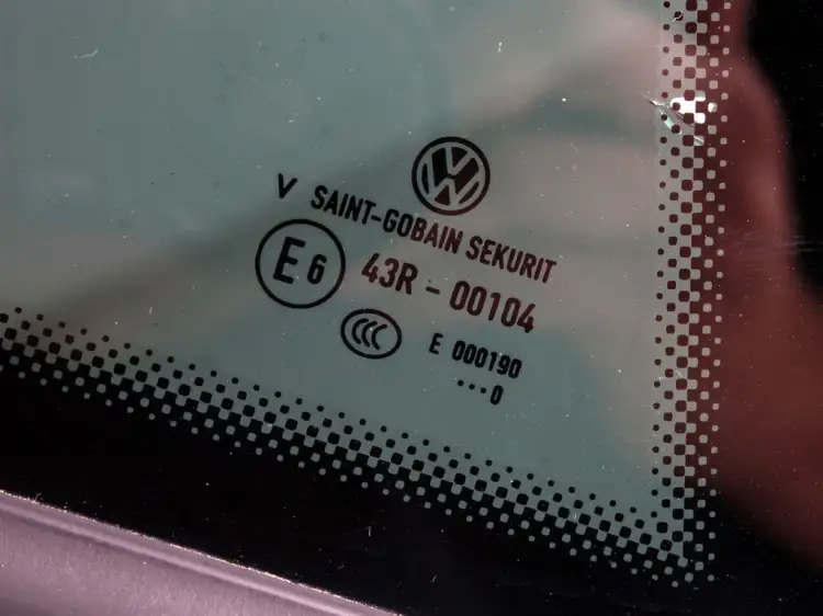 SZYBA KAROSERYJNA PRAWA TYLNA 2